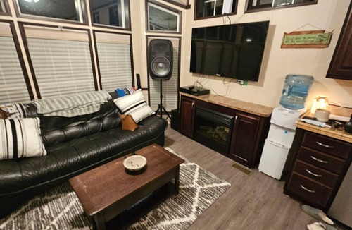 Entwistle House | Trestle Creek Getaway | Private Park Model with View & Resort Fun