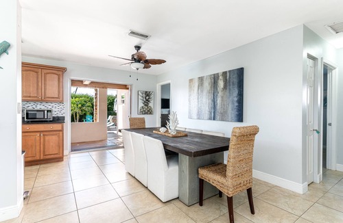 Palm Beach Gardens House | Tropical 4BR Saltwater Pool