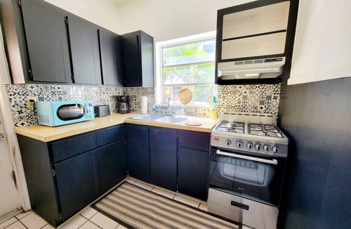 Coral Way Apartment | Tropical Charm - Little Havana/Calle Ocho 3