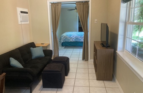 Fort Pierce House | Tropical Guest House