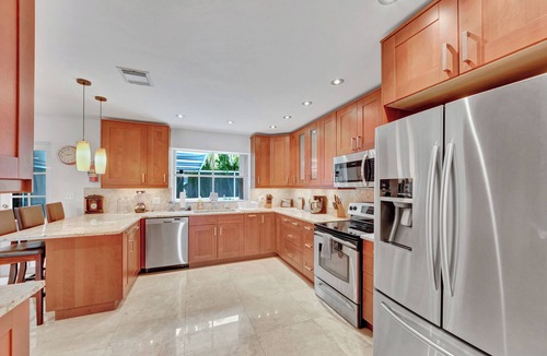 Highland Garden House | Tropical Home Spacious 6 -bedrooms 4 Baths house with private pool