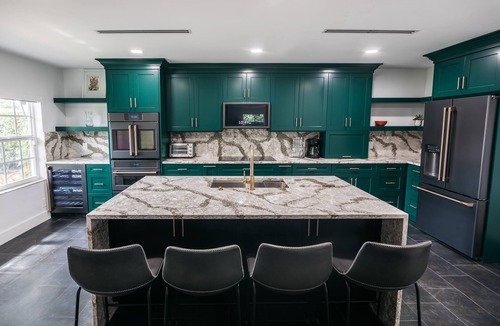 Palm Springs House | Tropical Oasis with Modern Kitchen & Private Backyard- 15 Min to Beach/Downtown