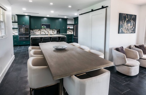 Palm Springs House | Tropical Oasis with Modern Kitchen & Private Backyard- 15 Min to Beach/Downtown