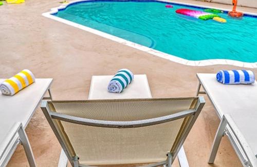 Downtown Hollywood House | Tropical Oasis With heated pool 10 mins airport & 5 mins Beach