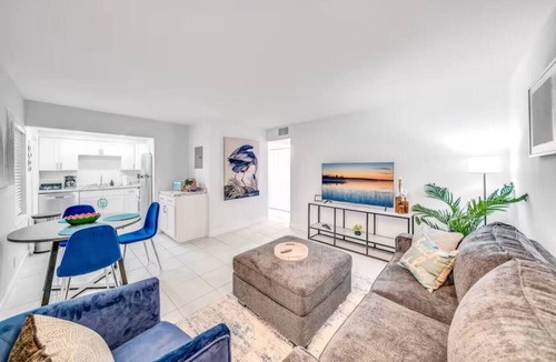 Coral Ridge Apartment | Tropical Paradise + POOL & PATIO