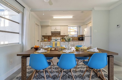 Driftwood House | Tropical Retreat on Sheridan Near Beach & Parks