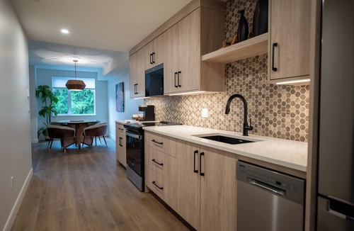Regional District of Nanaimo Hotel | Tropical Suite 203 - The Agora a Boutique Hotel