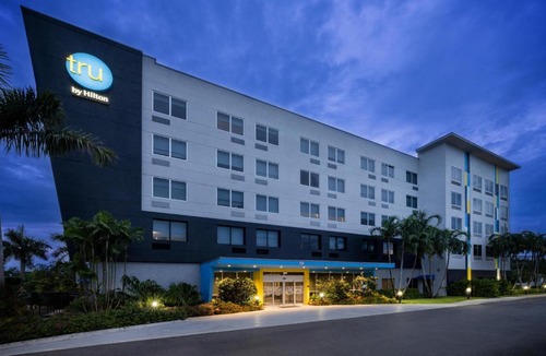 Miramar Hotel | Tru By Hilton Miramar