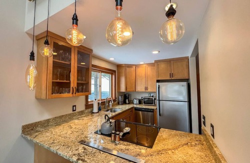Bartlett House | Tuckerman`s Retreat | Modern + Mt Washington Views