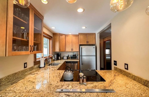 Bartlett House | Tuckerman`s Retreat | Modern + Mt Washington Views
