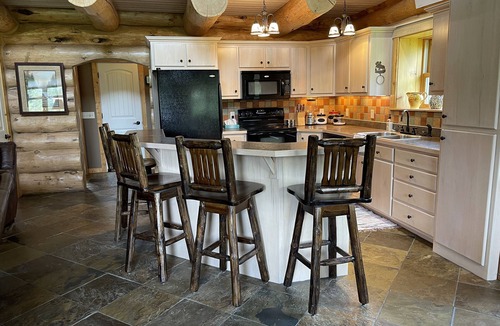 Park County Cabin | Tweek's Cabin- luxury cabin with yard, fire pit, and hot tub!