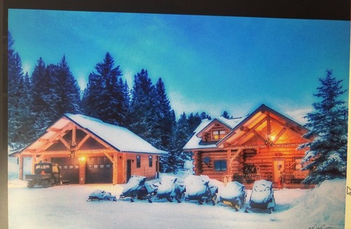 Park County Cabin | Tweek's Cabin- luxury cabin with yard, fire pit, and hot tub!