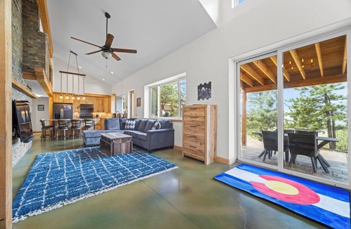 Twin Lakes Cabin | Twin Lakes Lodge with Scenic Mountain Views