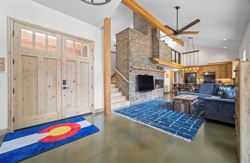 Twin Lakes Cabin | Twin Lakes Lodge with Scenic Mountain Views