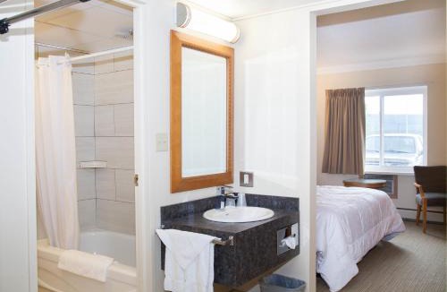 Hinton Hotel | Twin Pine Inn & Suites