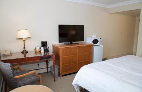 Hinton Hotel | Twin Pine Inn & Suites