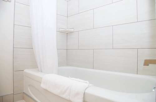 Hinton Hotel | Twin Pine Inn & Suites