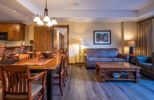 Mount Crested Butte Apartment | Two Bedroom Condo with a Balcony in Mountaineer Square condo