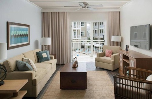 Holmes Beach Hotel | Two-Bedroom Modern Island Villa with Gourmet Kitchen, Balcony and Pool