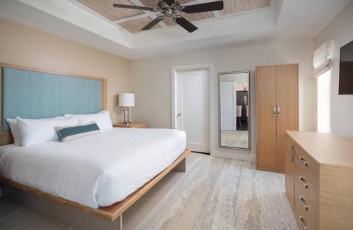 Holmes Beach Hotel | Two-Bedroom Modern Island Villa with Gourmet Kitchen, Balcony and Pool