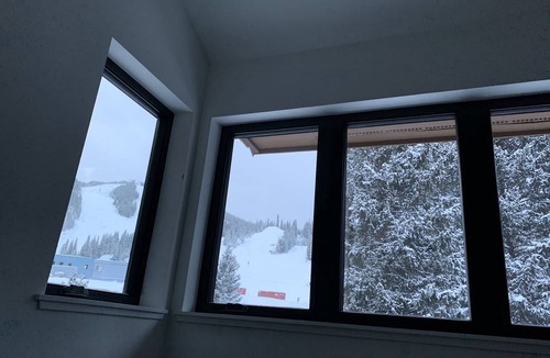 Winter Park House | Two Free E-bikes included. Walk to base. Inside the WP gates. Private hot tub.