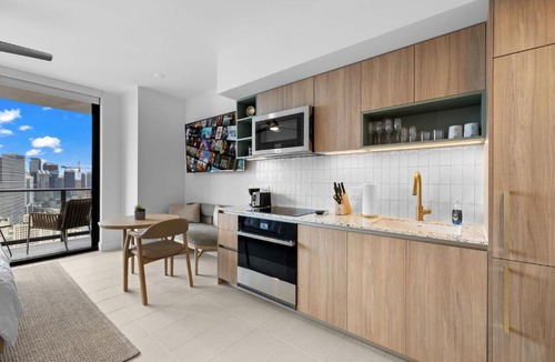 Downtown Miami Apartment | Ultimate Elegance Studio with Panoramic City Views
