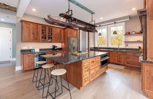 Lincoln House | Ultimate Riverfront Spot | Mountain Escape