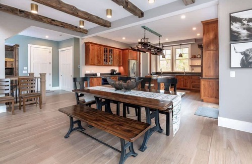 Lincoln House | Ultimate Riverfront Spot | Mountain Escape