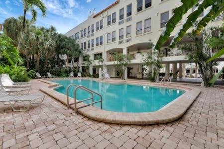 Palm Beach Apartment | Ultra modern Palm Beach Island 1 bedroom 400 SF Pool view suite 2 blocks to beach with free parking!