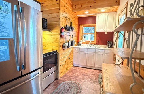 Eagle River Cabin | Unique 7br 3ba Cabin, Catfish Lake Eagle River Chain, sleeps 14! lakeside decks