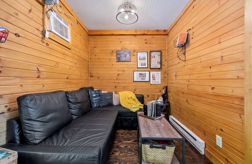 Somerdale Cabin | Unique Dover Accommodation with a Hot Tub Perfect for Glamping in Ohio