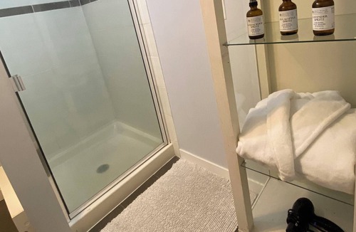 Sechelt Apartment | Unique modern Sunshine Coast studio in the heart of Sechelt (EV & dog friendly!)