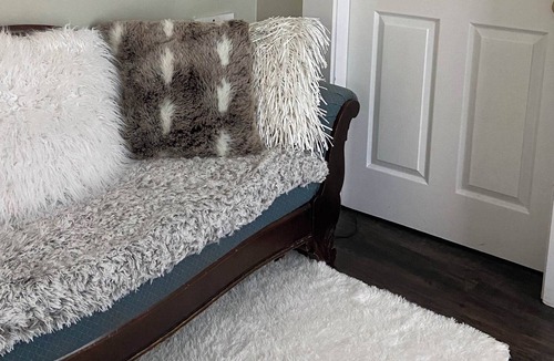 Sechelt Apartment | Unique modern Sunshine Coast studio in the heart of Sechelt (EV & dog friendly!)