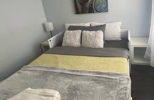 Sechelt Apartment | Unique modern Sunshine Coast studio in the heart of Sechelt (EV & dog friendly!)