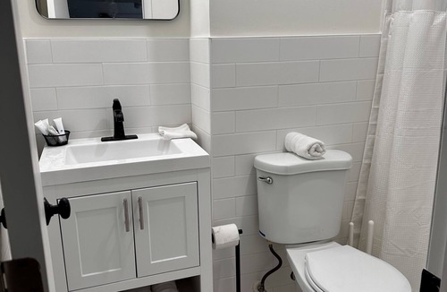 Lauderdale-by-the-Sea Hotel | Unit 6 Premium 1 Bedroom King Pool View Suite, King Bed, kitchen, pool view