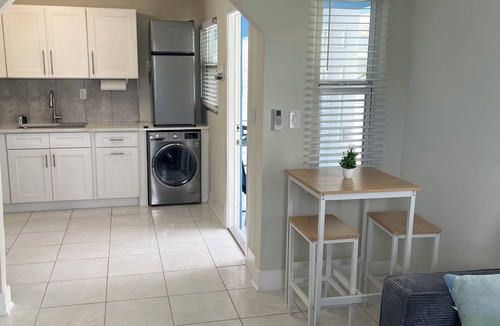 Lake Worth Apartment | Unit A - Newly Remodeled Apartment Close to everything!