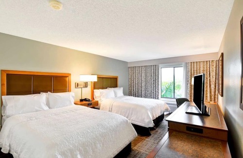 Boca Raton Hotel | Unit with Free Breakfast | Pets are Allowed | Spanish River Athletic Park -0.8mi