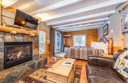 Estes Park Cottage | Unwind in our charming cottage, perfect for a romantic getaway or solo retreat.