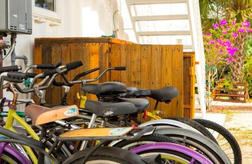 Jupiter Farms House | Upcycled Shipping Containers Transformed into a Glamping Home for a Unique Florida Vacation