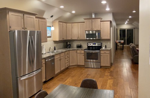 Pinedale Apartment | Updated apartment in the heart of Pinedale!