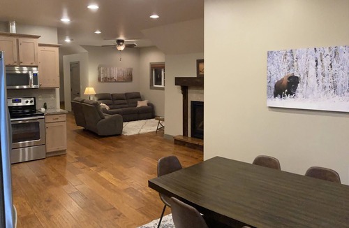 Pinedale Apartment | Updated apartment in the heart of Pinedale!