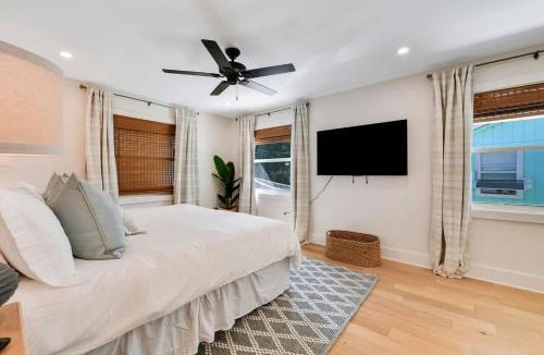 Stuart House | Updated Cottage on Pine Ave