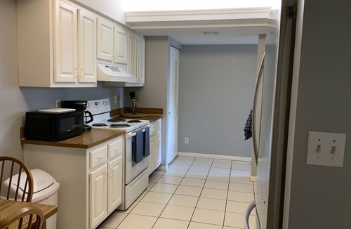 Delray Beach Condo | Updated Delray Raquet Club 2 Bedroom, 1 mile from Beach, 2 pools, gym on site