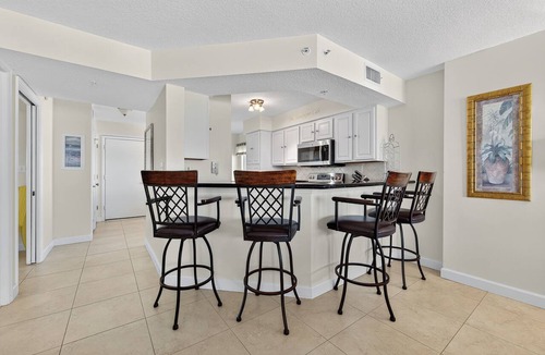 Seawinds Condo Condo | Updated direct oceanfront 2/2, corner condo with private balcony, heated pool and garage