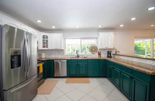 Willoughby Acres House | Updated Heated Olypmic Pool Retreat Near Mercado & Pet Friendly