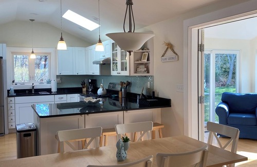 North Eastham House | UPDATED & IMMACULATE HOME! Walk to beach, a/c, WiFi, fire pit!