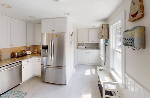 Dennis House | Updated Victorian cottage centrally located, near beaches, village and playground