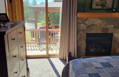Estes Park Cabin | Updated Vintage Cabin with Spectacular Views, Rocks & Hot Tub!
