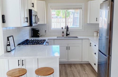 Gibsons Apartment | Upper Gibsons Stay · Quiet & Central 1 Bed Suite close to shops & nature trails