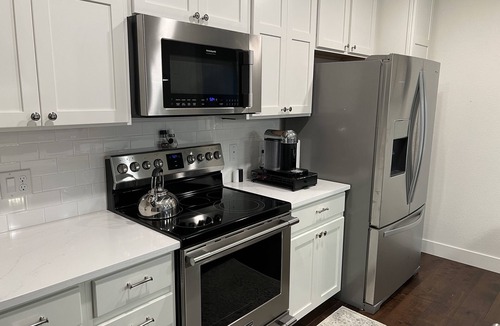Rigden Farm Apartment | Upscale, 2 bedroom, 2 bath apartment. Convenient location at Rigden Farm.